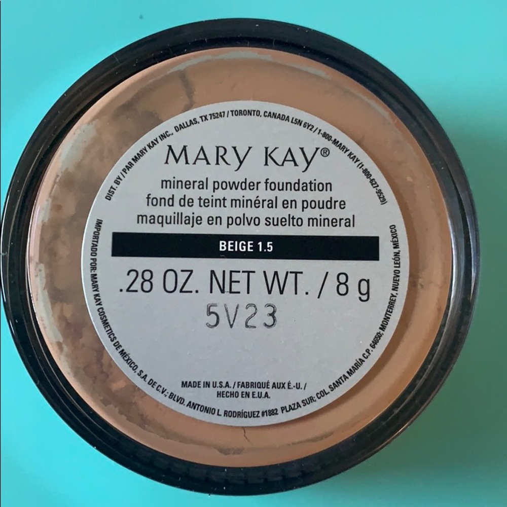 Mary Kay mineral powder foundation in beige 1.5